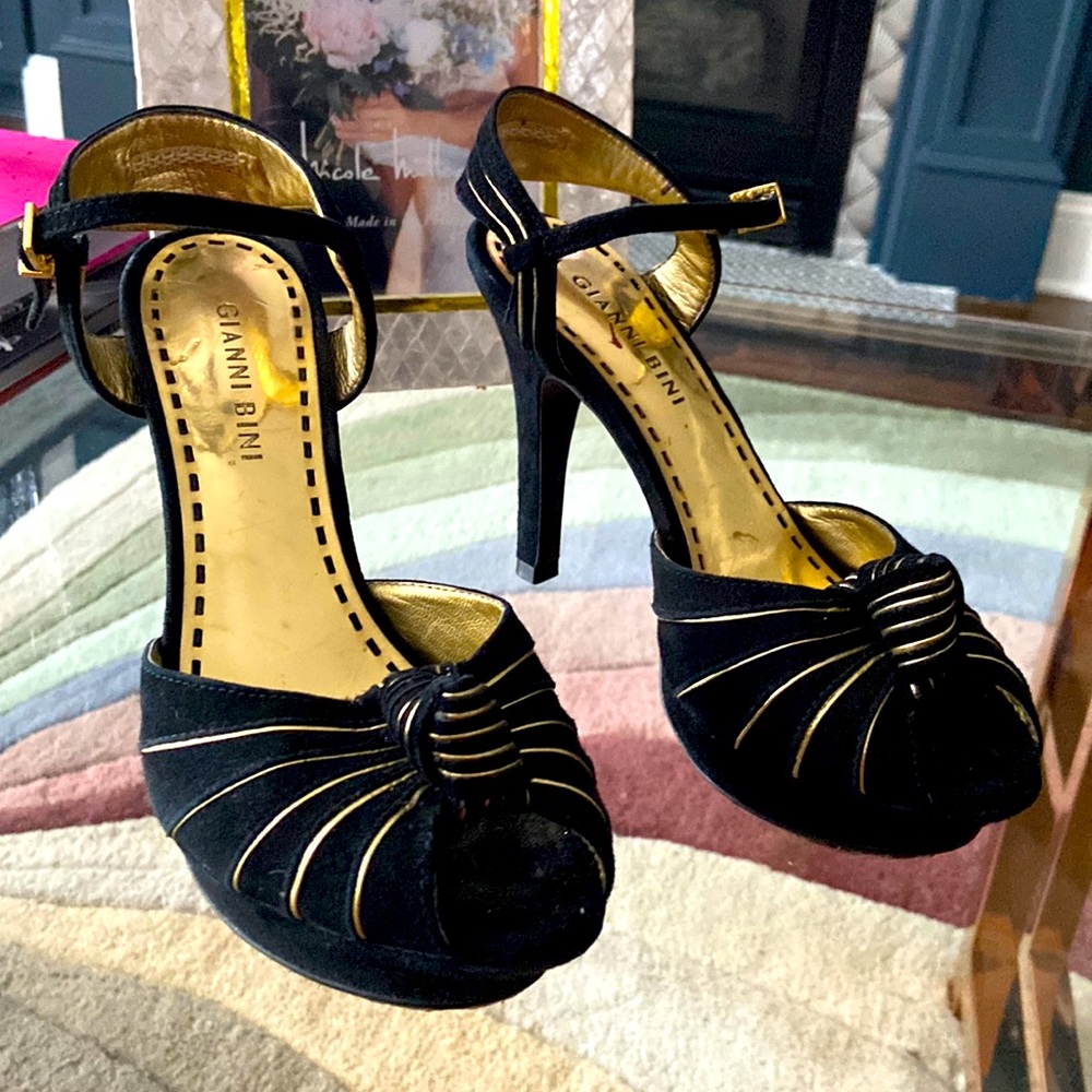 Gianni Bini suede sling backs. Worn once. Anti-slip. Size 6.5. Great condition.
